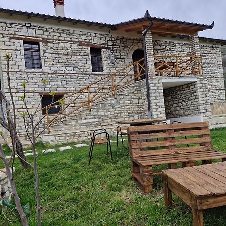 Villa Shpiragu Village Experience Μπεράτ Εξωτερικό φωτογραφία