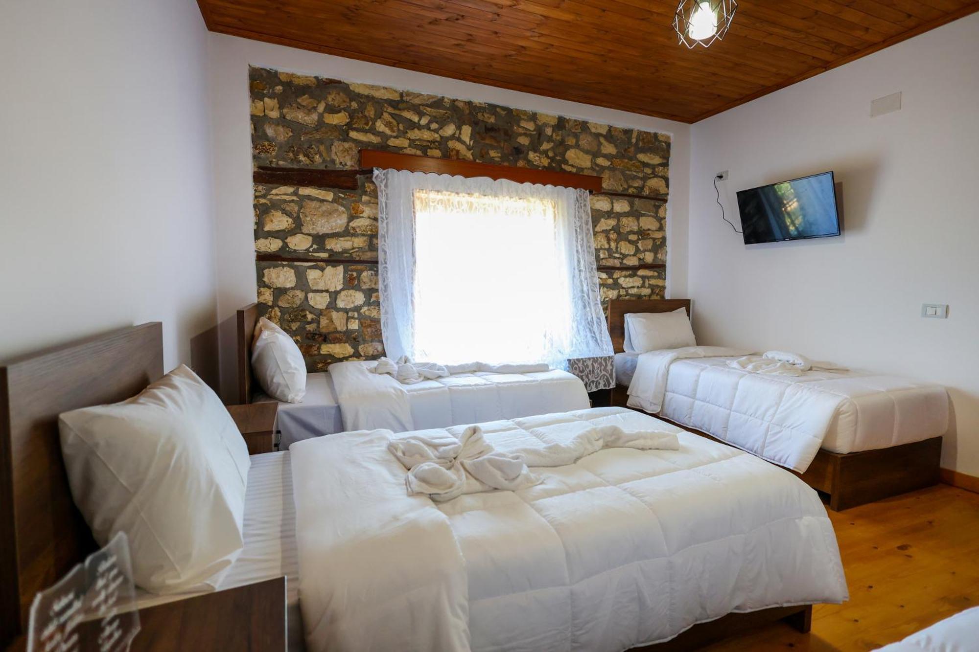 Villa Shpiragu Village Experience Μπεράτ Εξωτερικό φωτογραφία