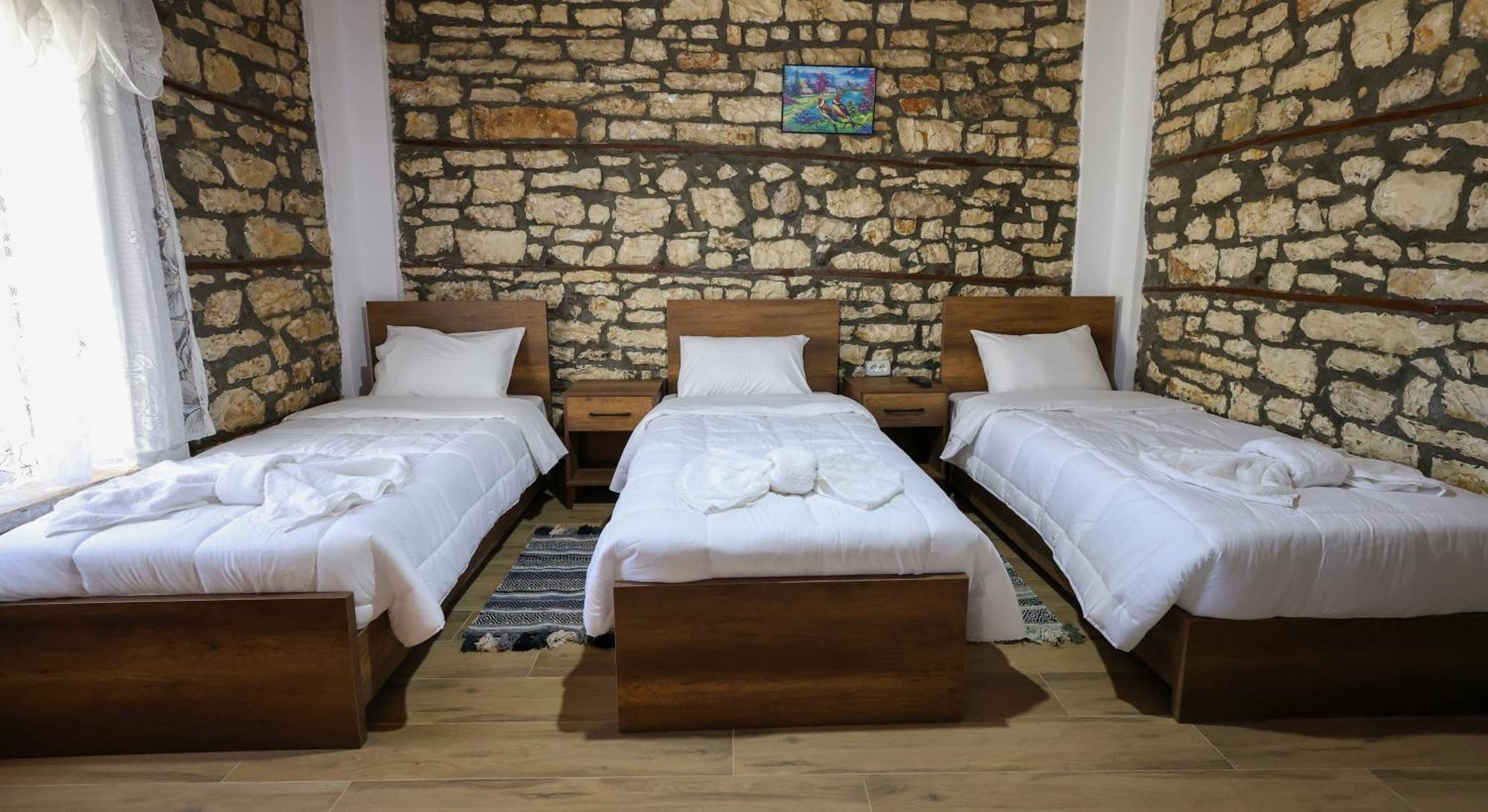 Villa Shpiragu Village Experience Μπεράτ Εξωτερικό φωτογραφία
