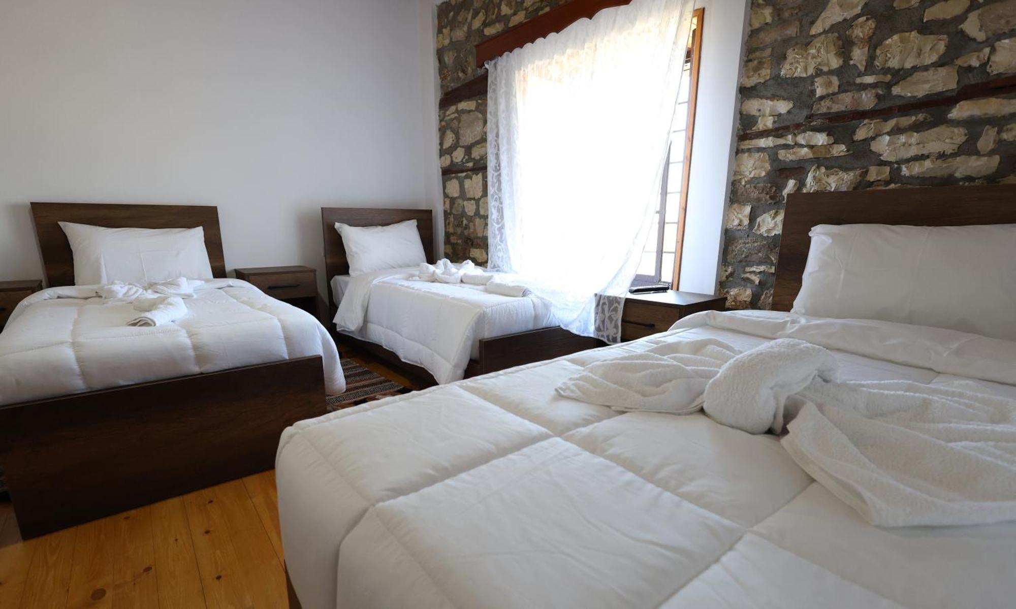 Villa Shpiragu Village Experience Μπεράτ Εξωτερικό φωτογραφία