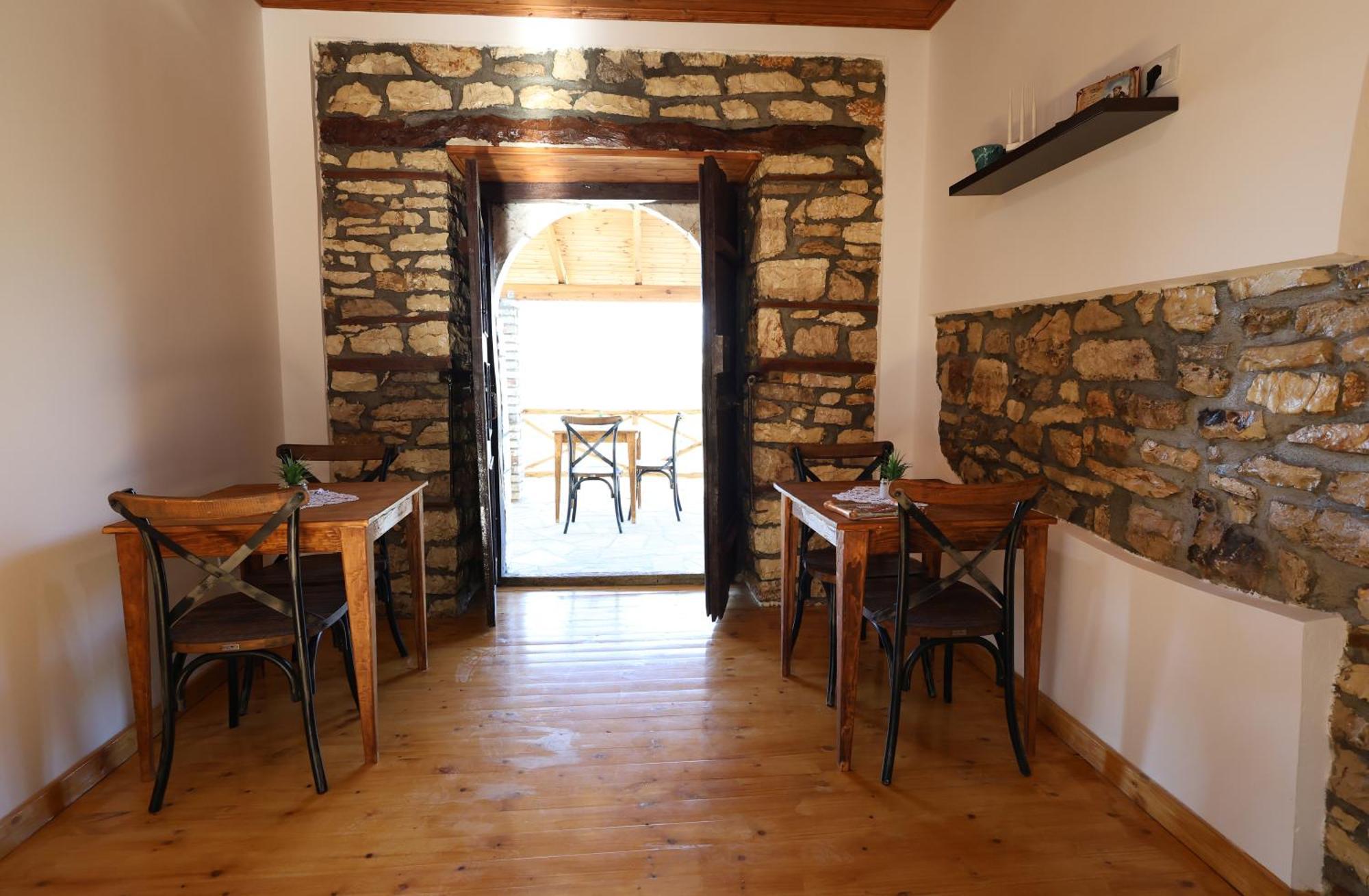Villa Shpiragu Village Experience Μπεράτ Εξωτερικό φωτογραφία