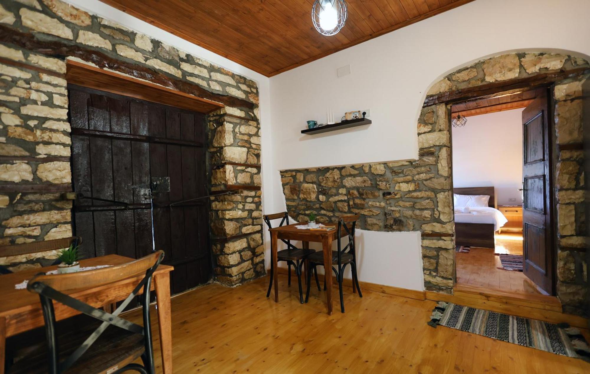 Villa Shpiragu Village Experience Μπεράτ Εξωτερικό φωτογραφία