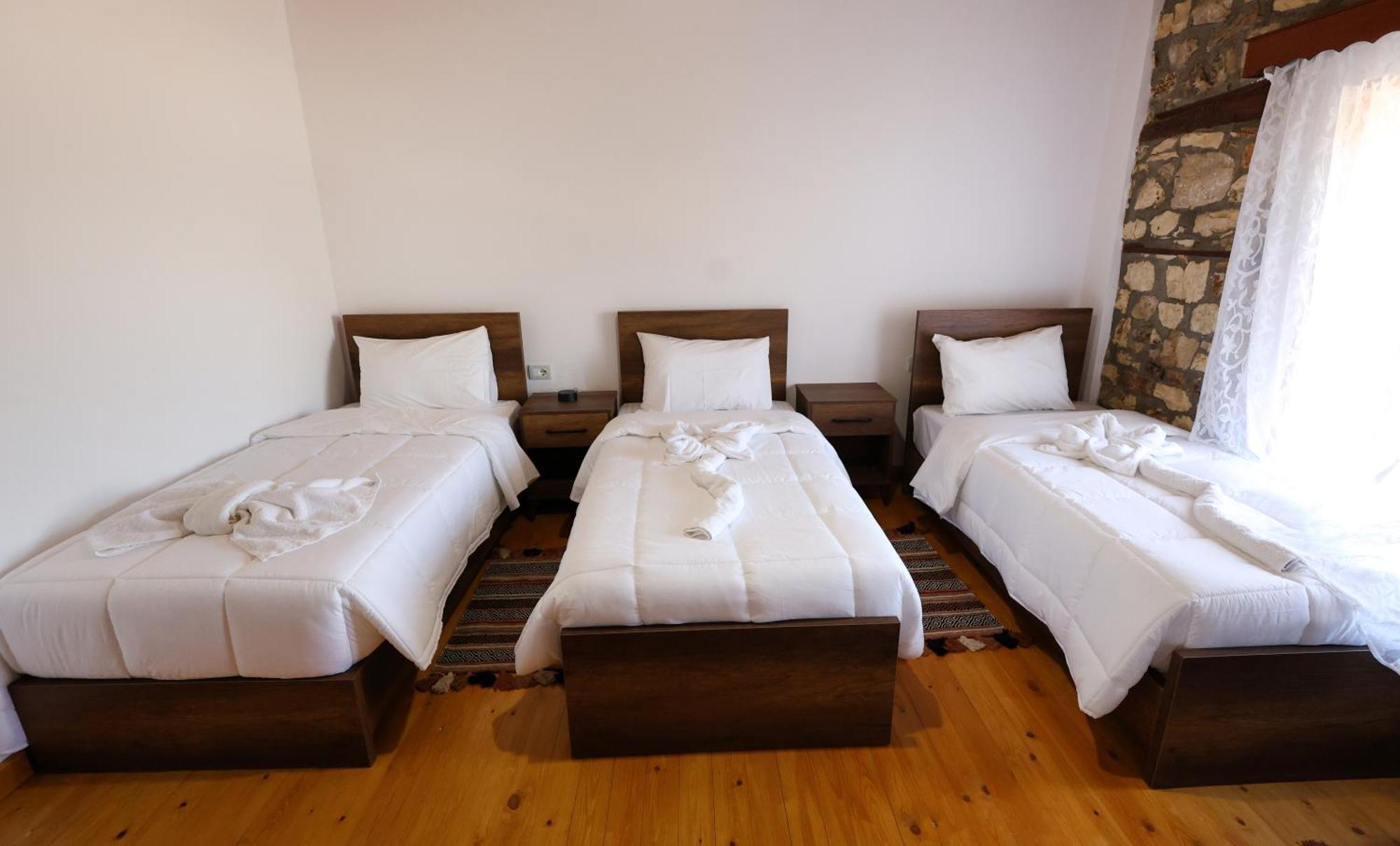 Villa Shpiragu Village Experience Μπεράτ Εξωτερικό φωτογραφία