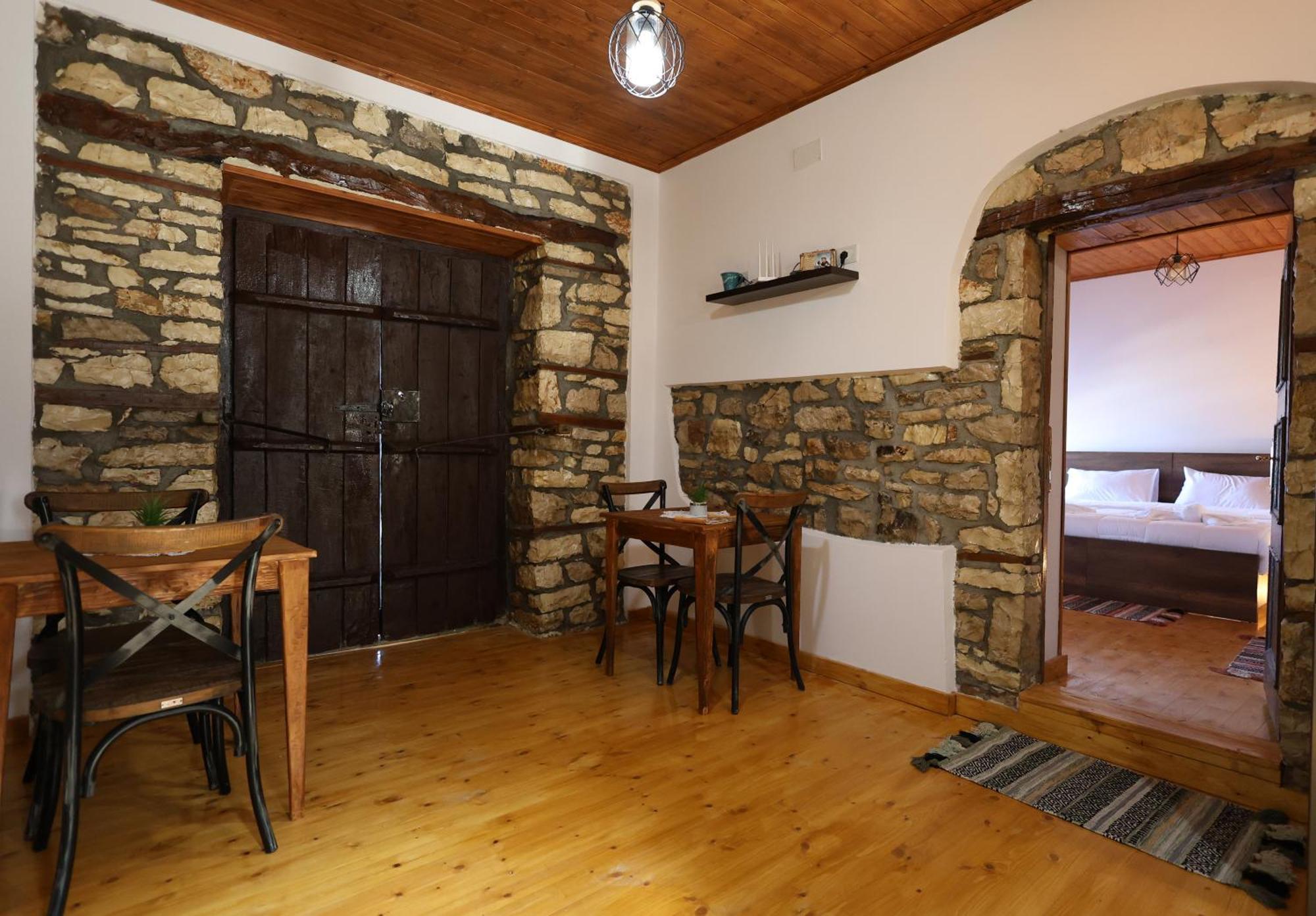 Villa Shpiragu Village Experience Μπεράτ Εξωτερικό φωτογραφία