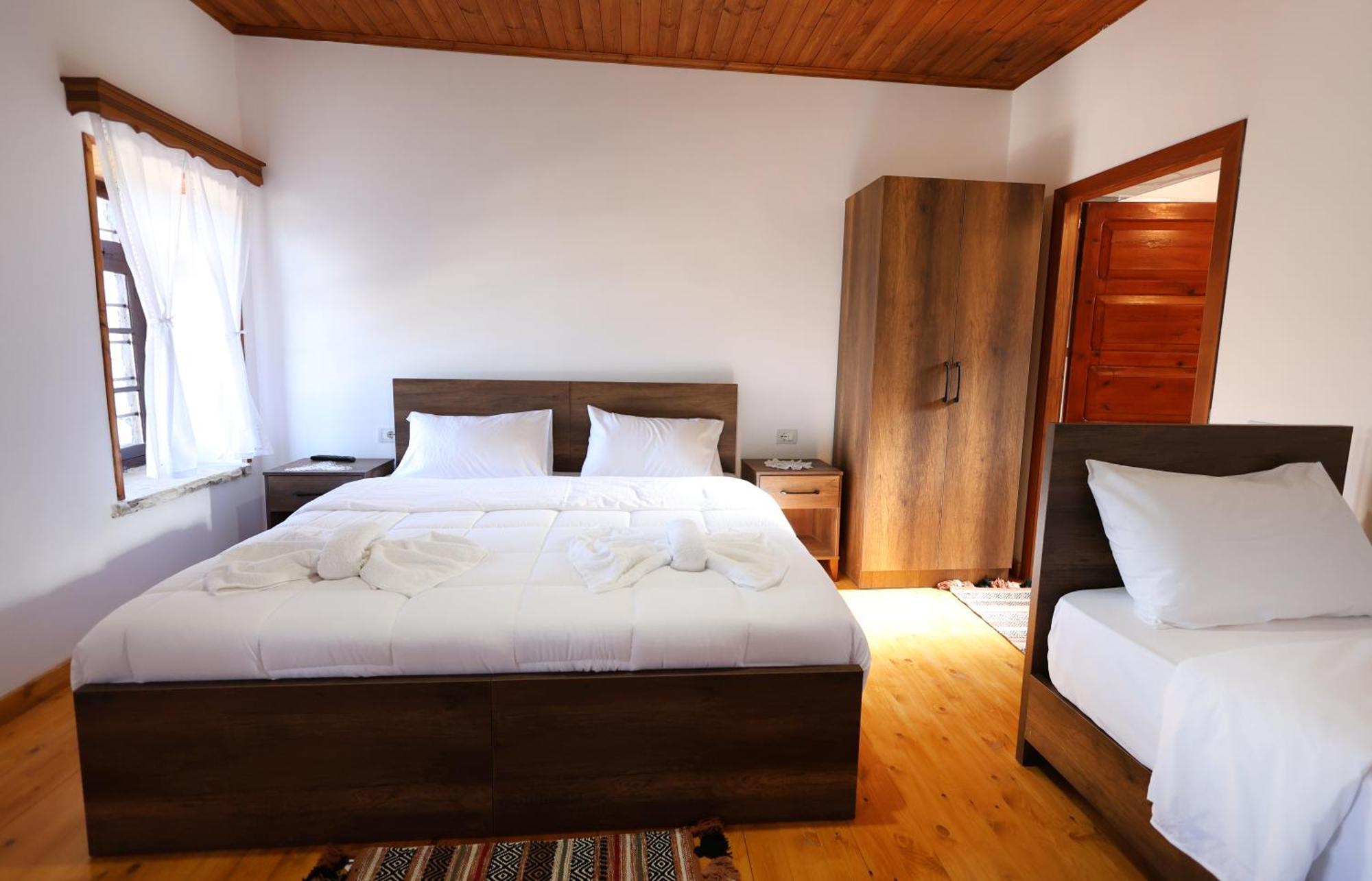 Villa Shpiragu Village Experience Μπεράτ Εξωτερικό φωτογραφία