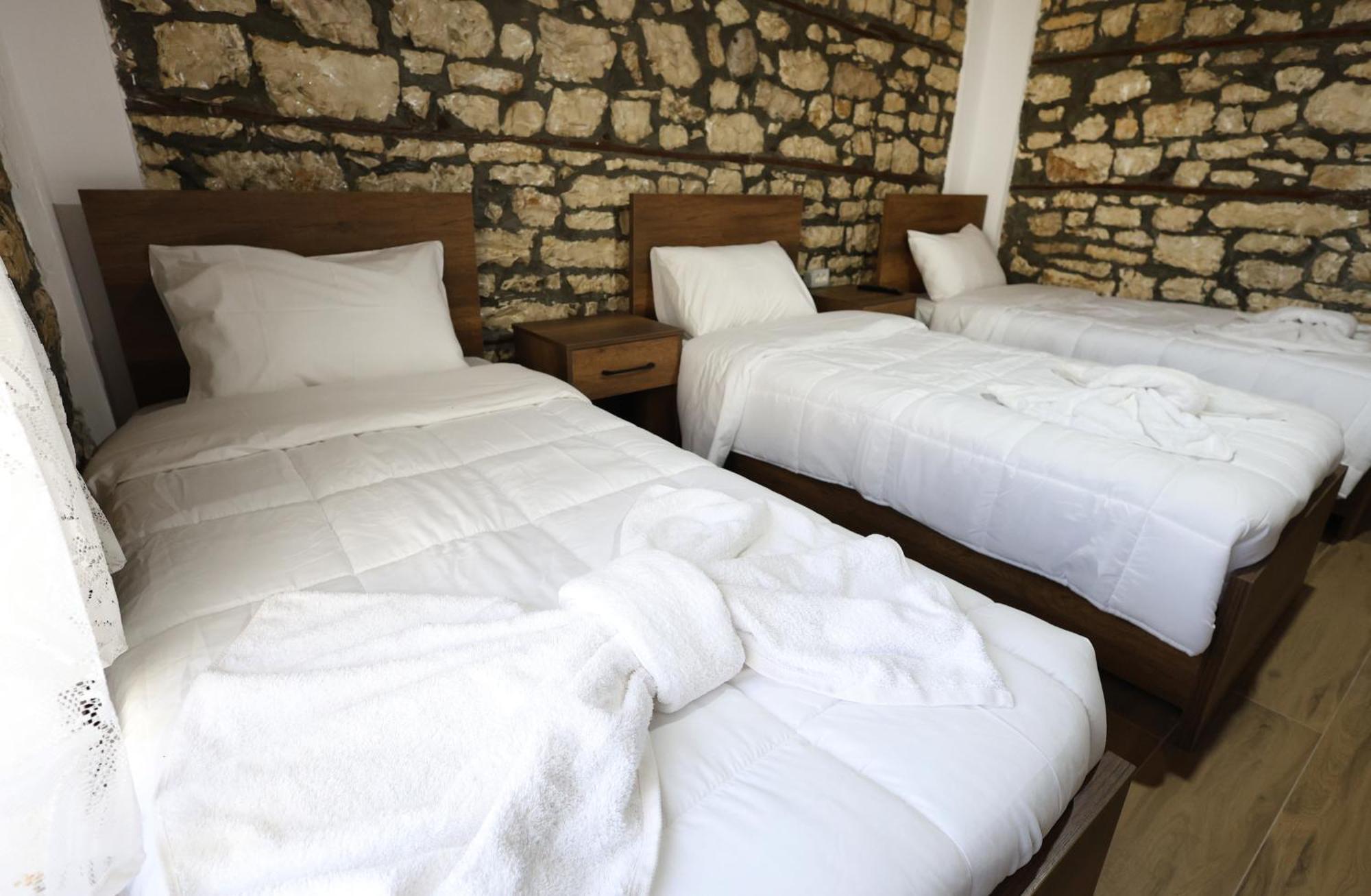 Villa Shpiragu Village Experience Μπεράτ Εξωτερικό φωτογραφία