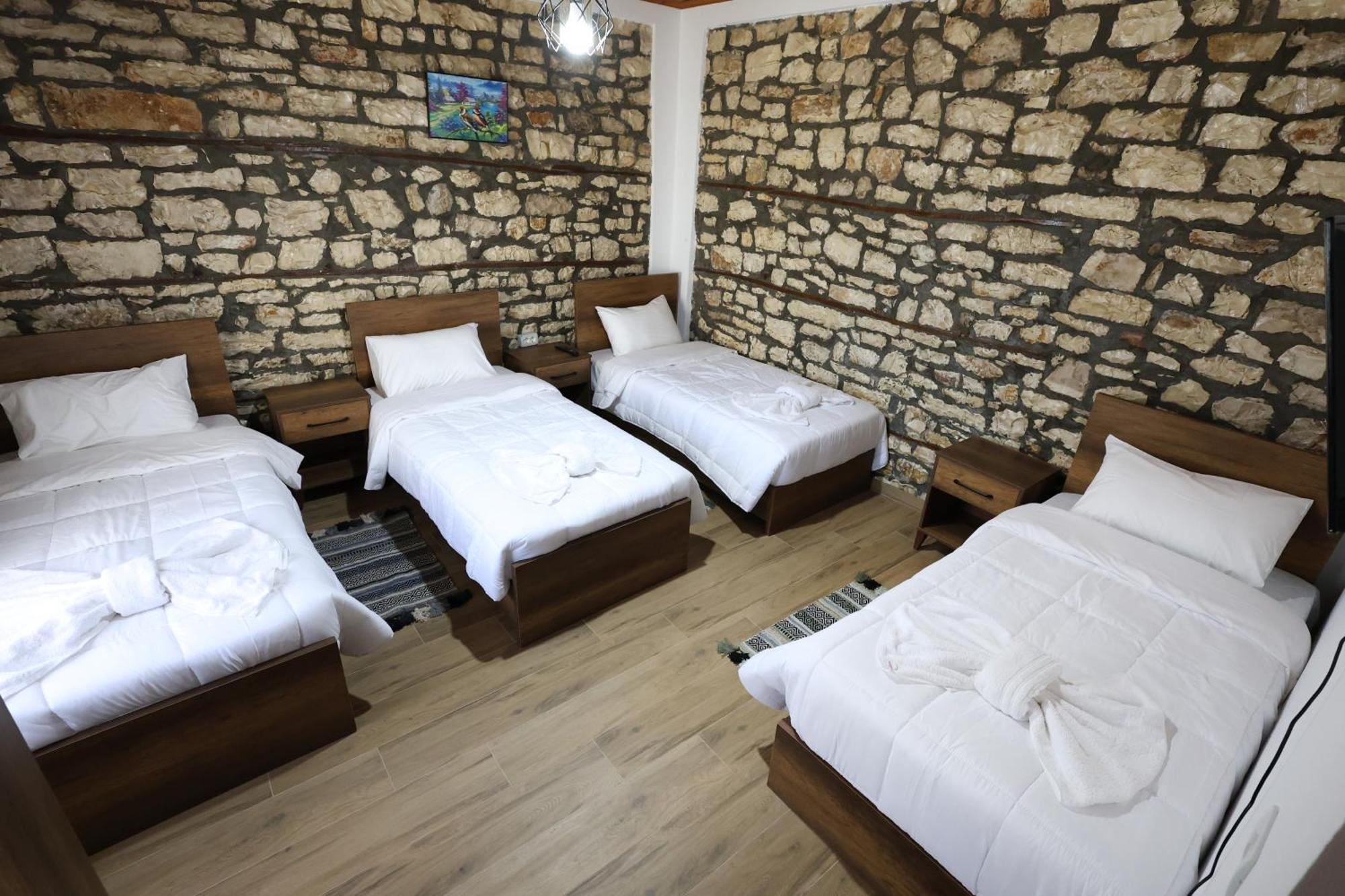 Villa Shpiragu Village Experience Μπεράτ Εξωτερικό φωτογραφία