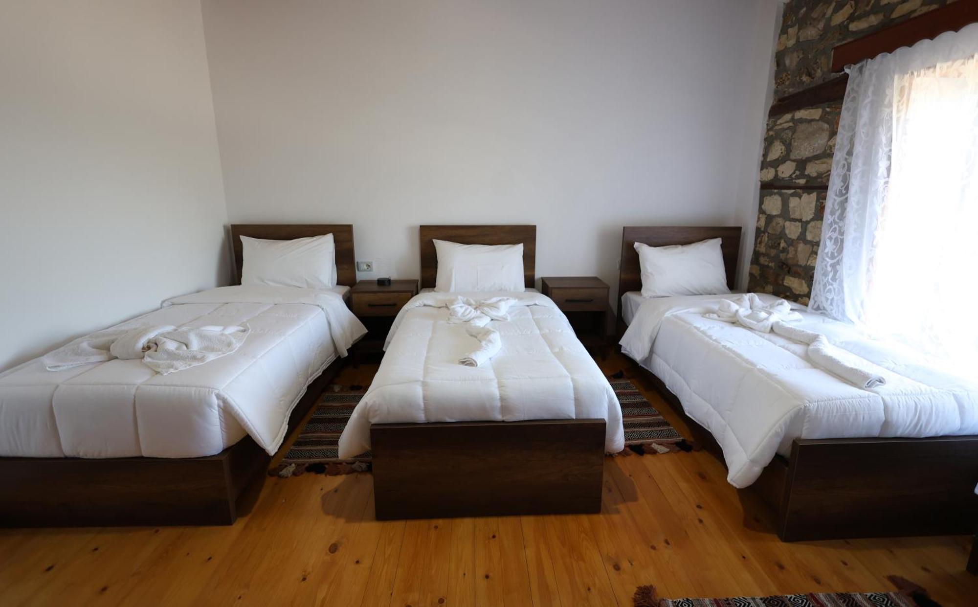 Villa Shpiragu Village Experience Μπεράτ Εξωτερικό φωτογραφία