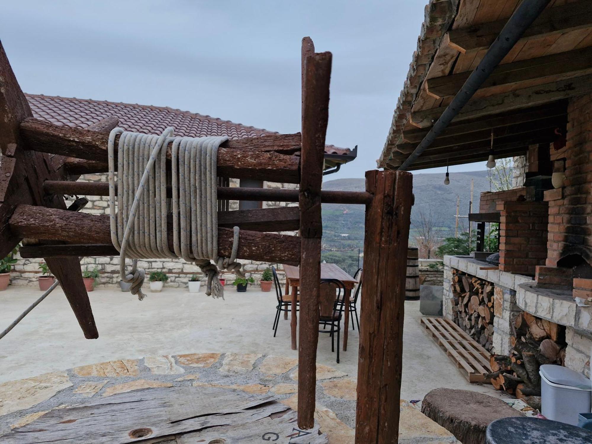 Villa Shpiragu Village Experience Μπεράτ Εξωτερικό φωτογραφία